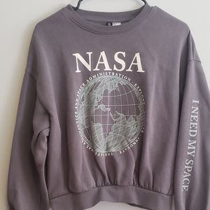 H&M NASA Cropped Sweatshirt! Size Large. Gray.
